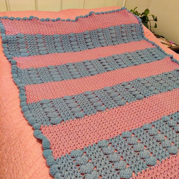 Vintage Hand Crochet Afghan Blue Pink Groovy Stripe MOD Funky Bi Pride Flag HEAR - Picture 2 of 11
